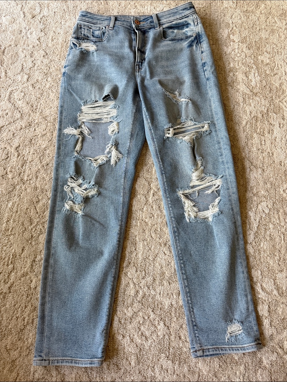 American Eagle Outfitters Light Blue Denim Jeans. Mom Jean.